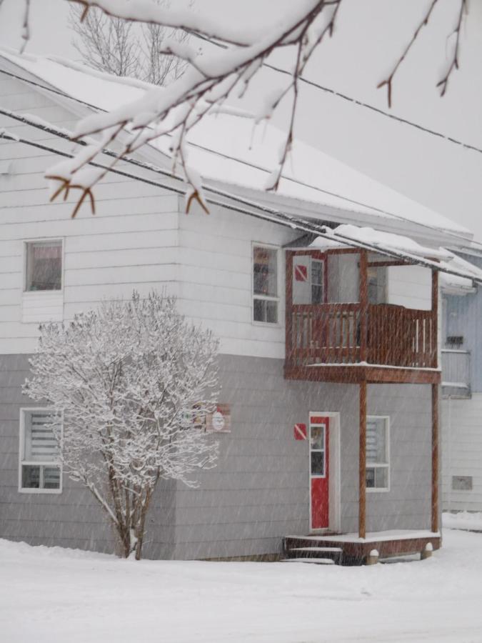 La Cabane Chez Jimmy Petit-Saguenay Exterior photo