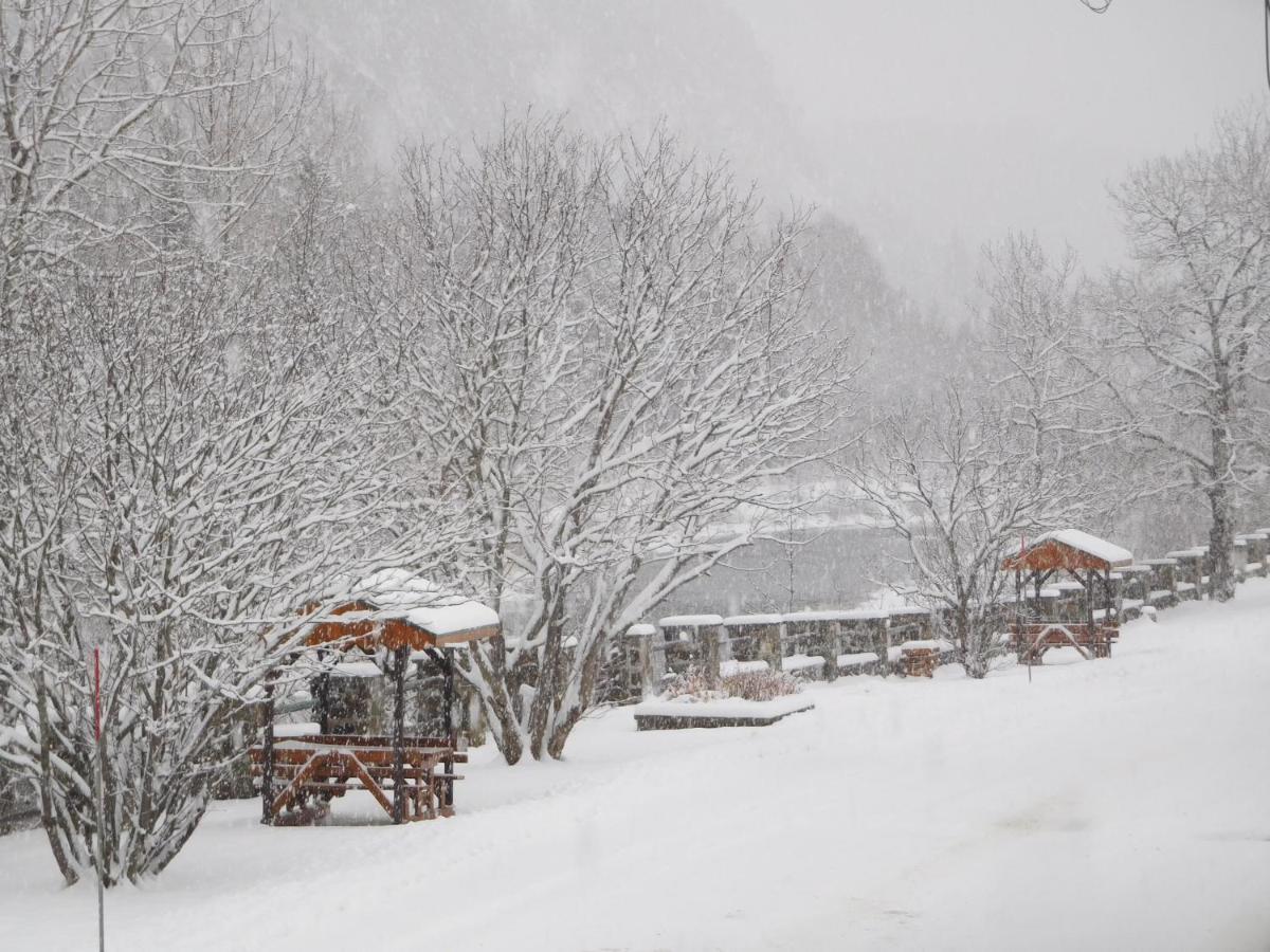 La Cabane Chez Jimmy Petit-Saguenay Exterior photo
